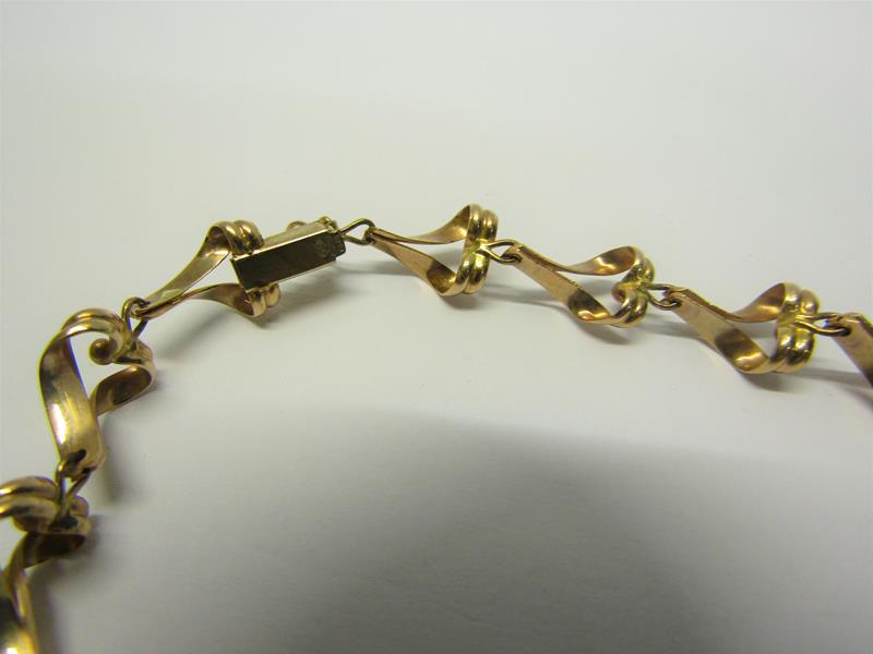 A 9ct gold necklace of linked form - 36cms l. 13.g. - Image 6 of 6