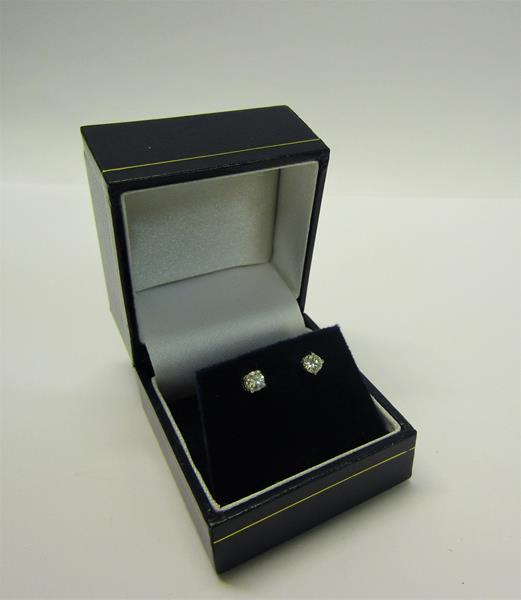 An 18ct gold diamond stud earrings, approx 1/2 carat total. - Image 2 of 5