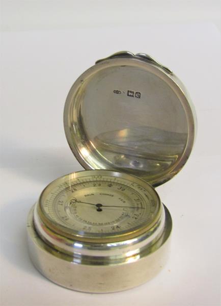 A late 19c pocket aneroid barometer and thermometer. The 4.5cms dia silvered dial indicates inches - Image 2 of 5