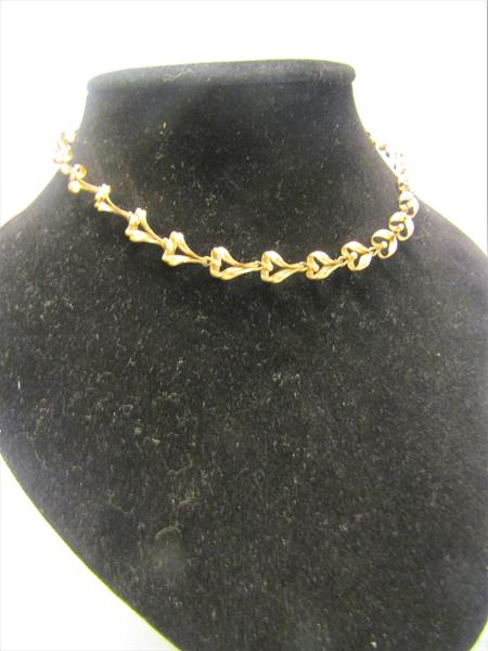 A 9ct gold necklace of linked form - 36cms l. 13.g.