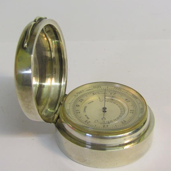 A late 19c pocket aneroid barometer and thermometer. The 4.5cms dia silvered dial indicates inches - Image 5 of 5