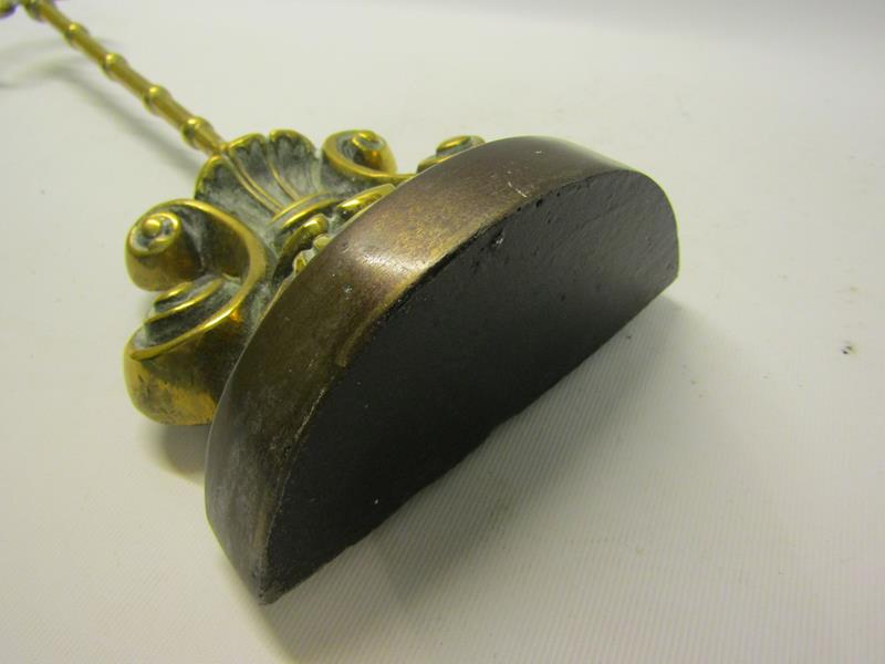 A 19c brass and iron doorstop with central carry handle. 38cms h. - Image 4 of 4