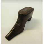An early 19c shoe snuff with pinned decoration. 10cms l.