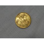 An Edward VII 1904 gold half sovereign (vf)