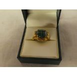 A 9ct gold dress ring set green banded agate