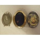 A plain silver mounted oval photo frame,