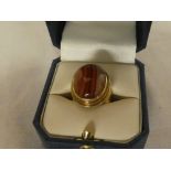 A 9ct gold dress ring set banded agate