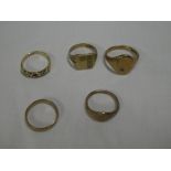 Two various 9ct gold signet rings, 9ct gold wedding band,