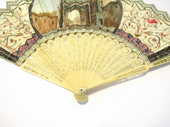 A European fan handpainted with Italian scenes - Image 3 of 4