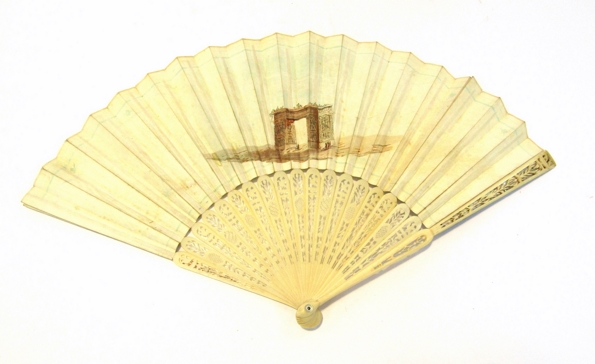 A European fan handpainted with Italian scenes - Image 2 of 4