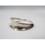 A Seamus Gill silver bangle, facsimile signature,