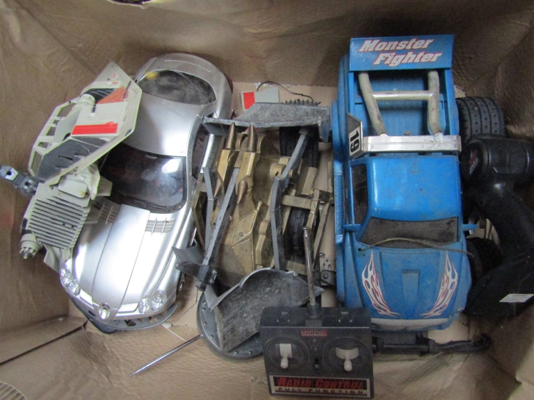 Assorted RC vehicles including Robot Wars etc