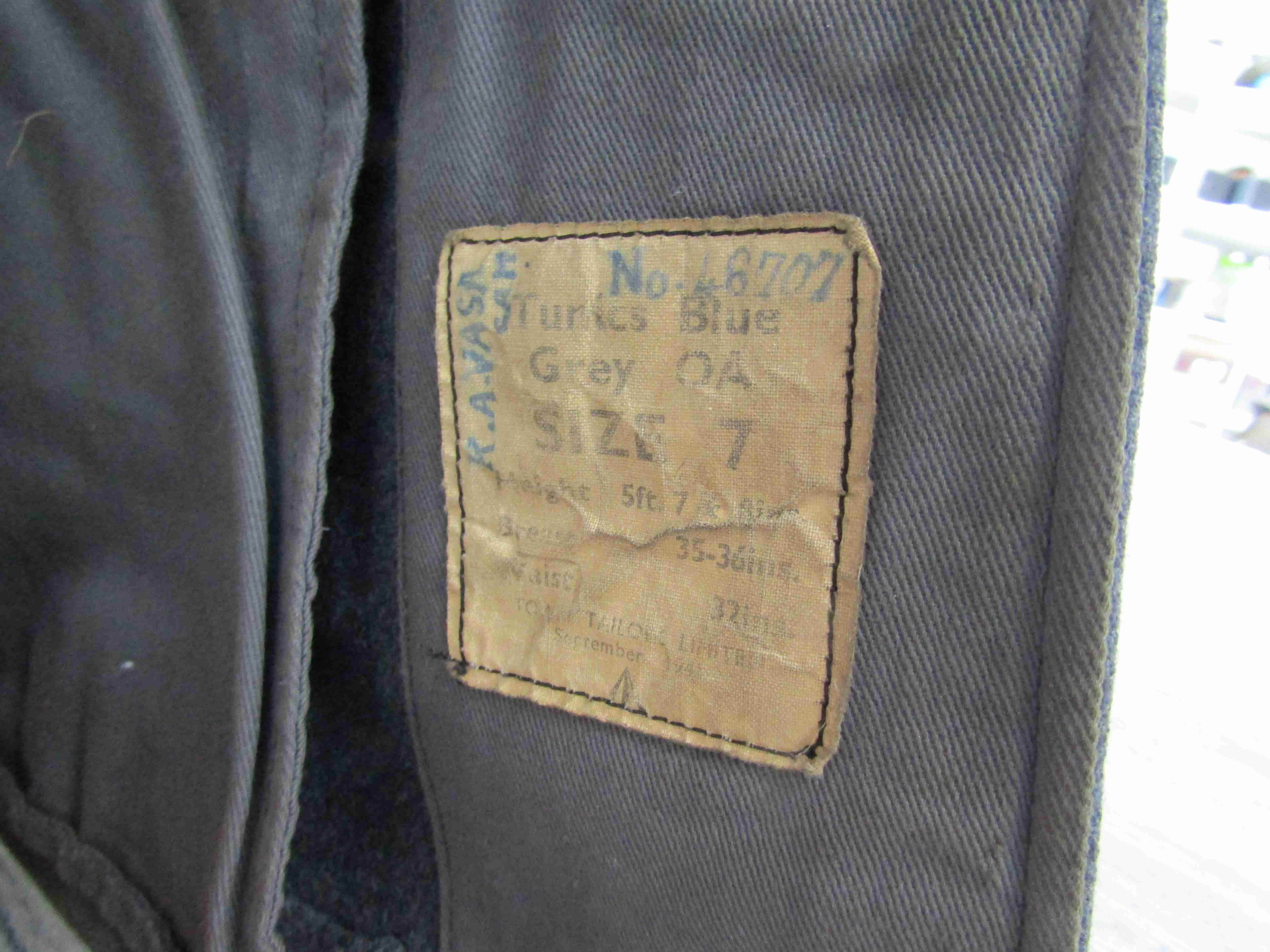 A WWII RAF Airman's service jacket with Sergeant's stripes, - Bild 4 aus 5