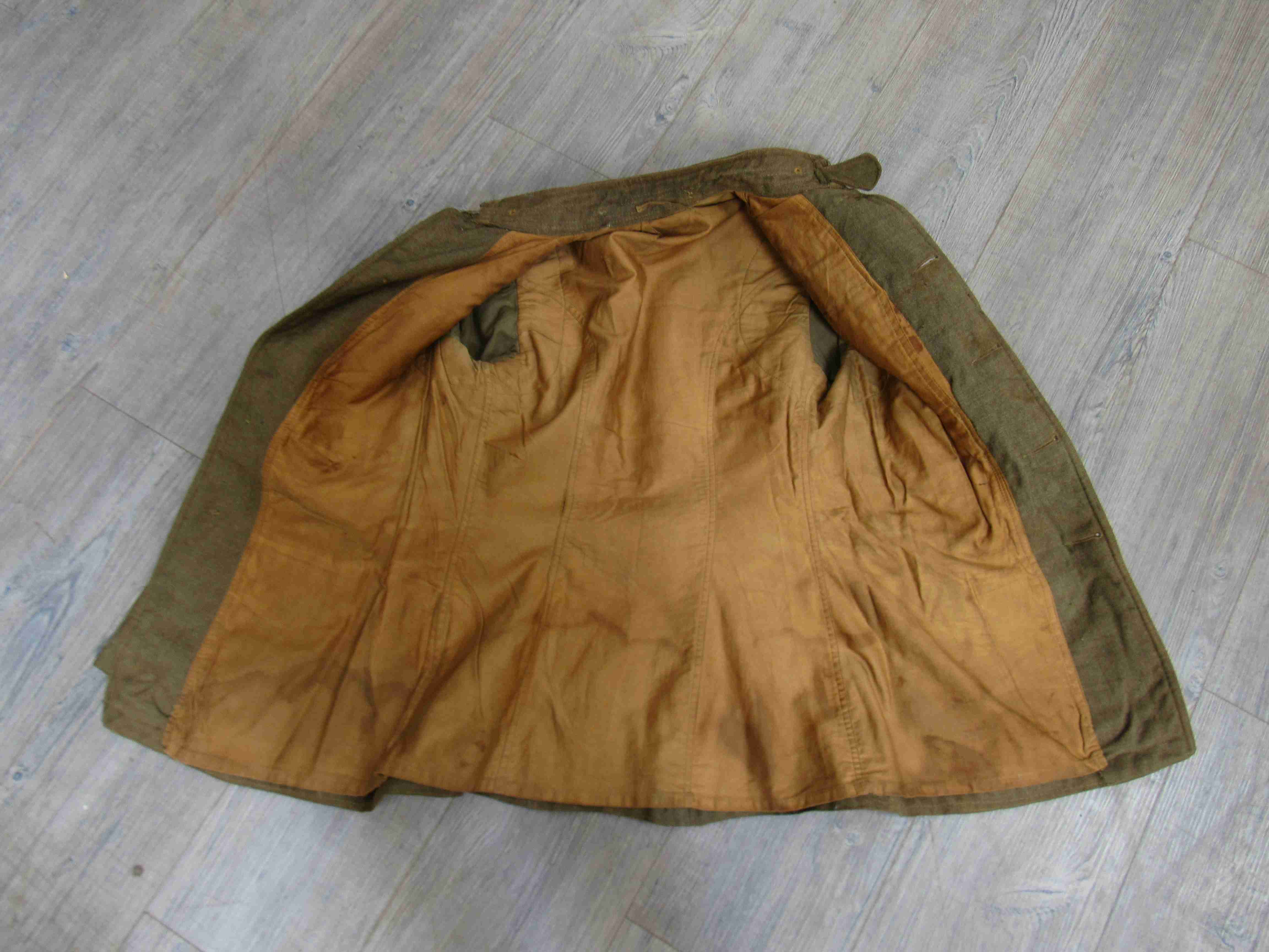A WWI US soldier's service jacket with US Army insignia and US Army Brodie helmet with division - Image 6 of 8