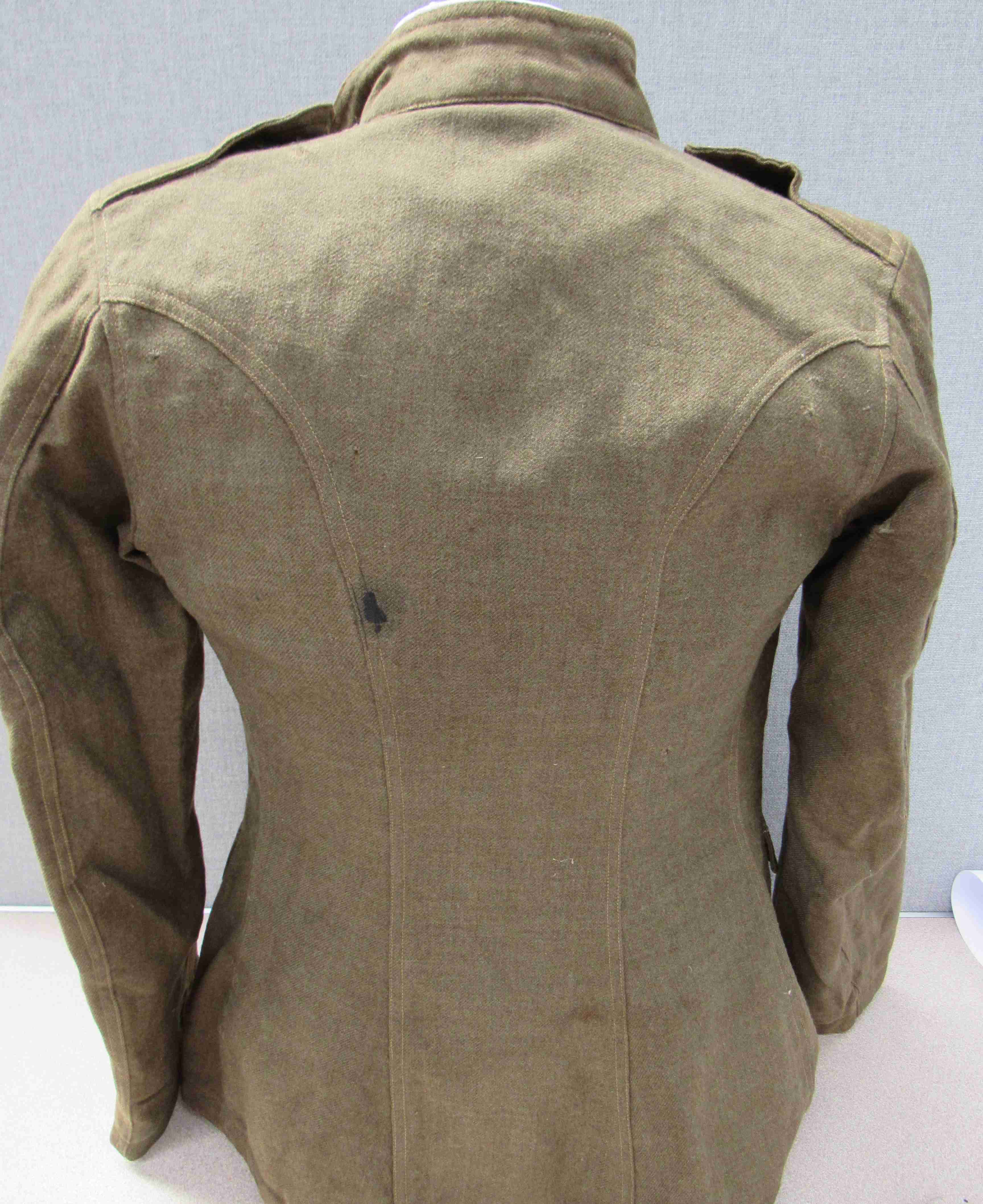 A WWI US soldier's service jacket with US Army insignia and US Army Brodie helmet with division - Image 4 of 8