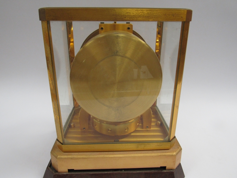 A Jaeger LeCoultre Atmos clock, no. 61654 (model 522), in gilt brass and glazed casing, patinated - Image 5 of 8