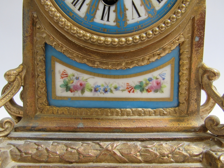 A mid to late 19th Century French ormolu timepiece with rococo motifs, hand painted and gilt - Image 4 of 7