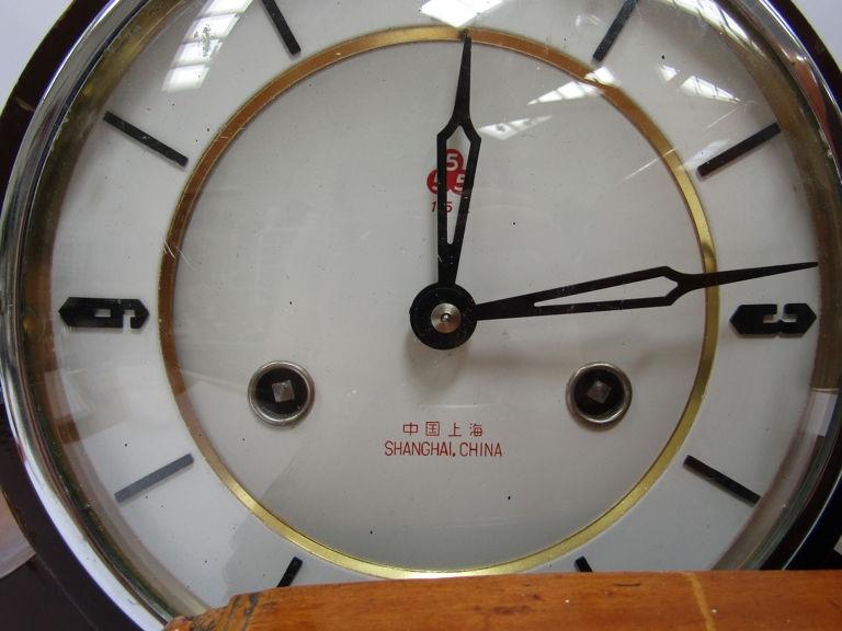 Two 20th Century Chinese ''555'' 15 day striking mantel clocks, each 23.5cm high - Image 3 of 4