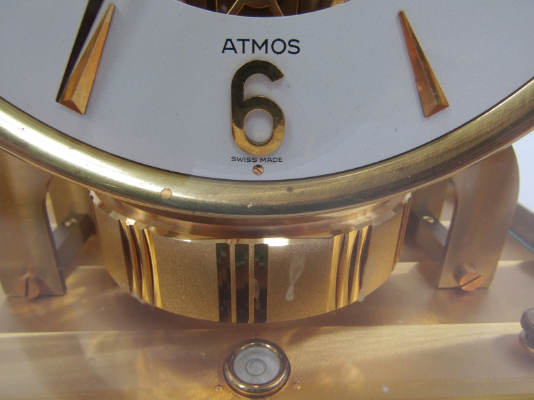 A Jaeger LeCoultre Atmos clock, no. 277969, in gilt brass and glazed casing, LeCoultre caliber 528- - Image 9 of 18