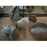 Two pairs of mineral and fossil bookends and an agate (5)