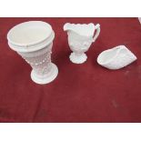 A Wedgwood green glazed comport and three pieces of milk glass including jug (4)