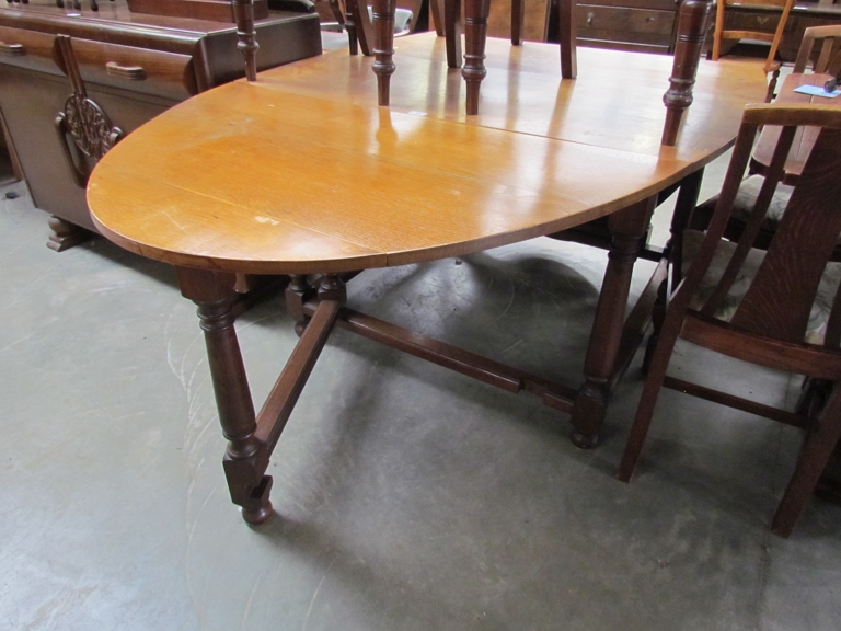 A large 18th Century style honey oak oval-top gate-leg dining table with turned legs 122 x 238cm - Image 2 of 2