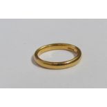 A 22ct gold wedding band, 3mm wide. Size N/O, London 1922, 4.