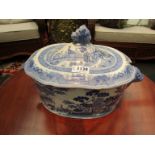 A 19th Century blue and white lidded soup tureen