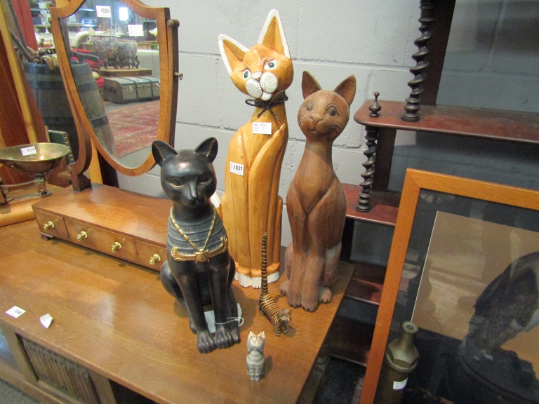 A selection of carved cat figures (5)