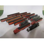 Six 00 gauge 'Southern Pacific' locomotives together with eight carriages (14)