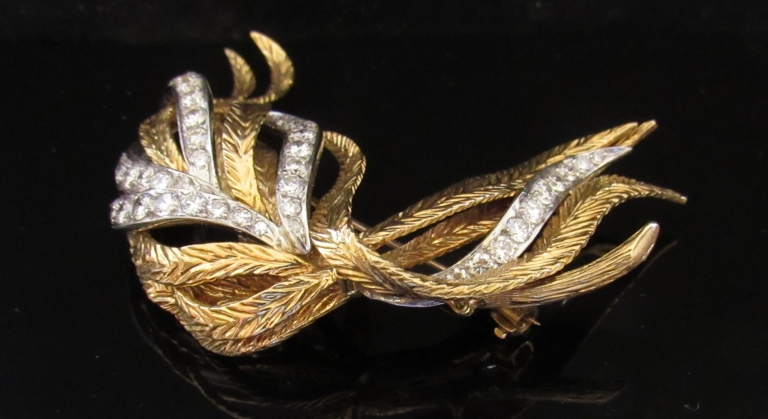 An 18ct two tone gold Kutchinsky brooch, each white gold frond set with brilliant cut diamonds, 3. - Image 2 of 4