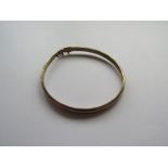 A three tone gold snake link bracelet, stamped 375, 18cm long, 9.