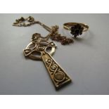 An 18ct gold ring, size O, 3.2g and a 9ct gold cross pendant hung on 9ct gold chain, 3.