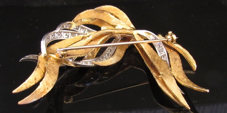 An 18ct two tone gold Kutchinsky brooch, each white gold frond set with brilliant cut diamonds, 3. - Image 3 of 4