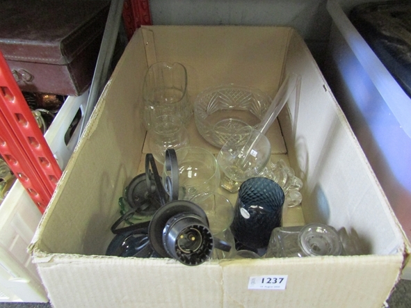 A box of mixed glass ware,