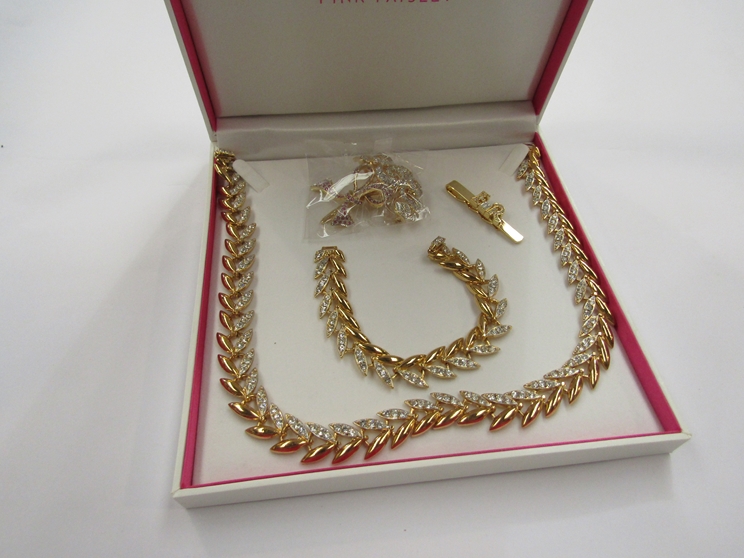 A Pink Paisley "Her Majesty The Queen" suite of jewellery from Sterling Mint, with certificate,