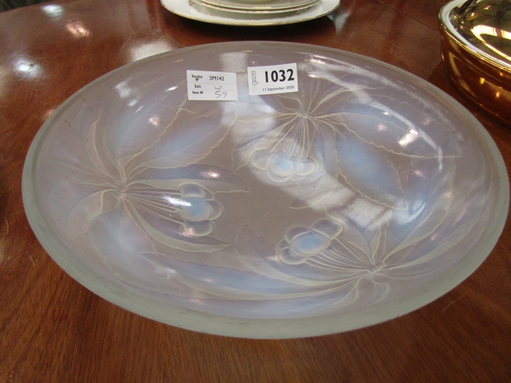 G.VALLON of France frosted glass cherry bowl, 23.