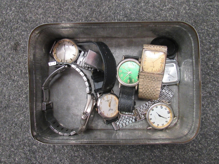 A quantity of wristwatches