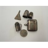 Silver vesta case, thimbles,