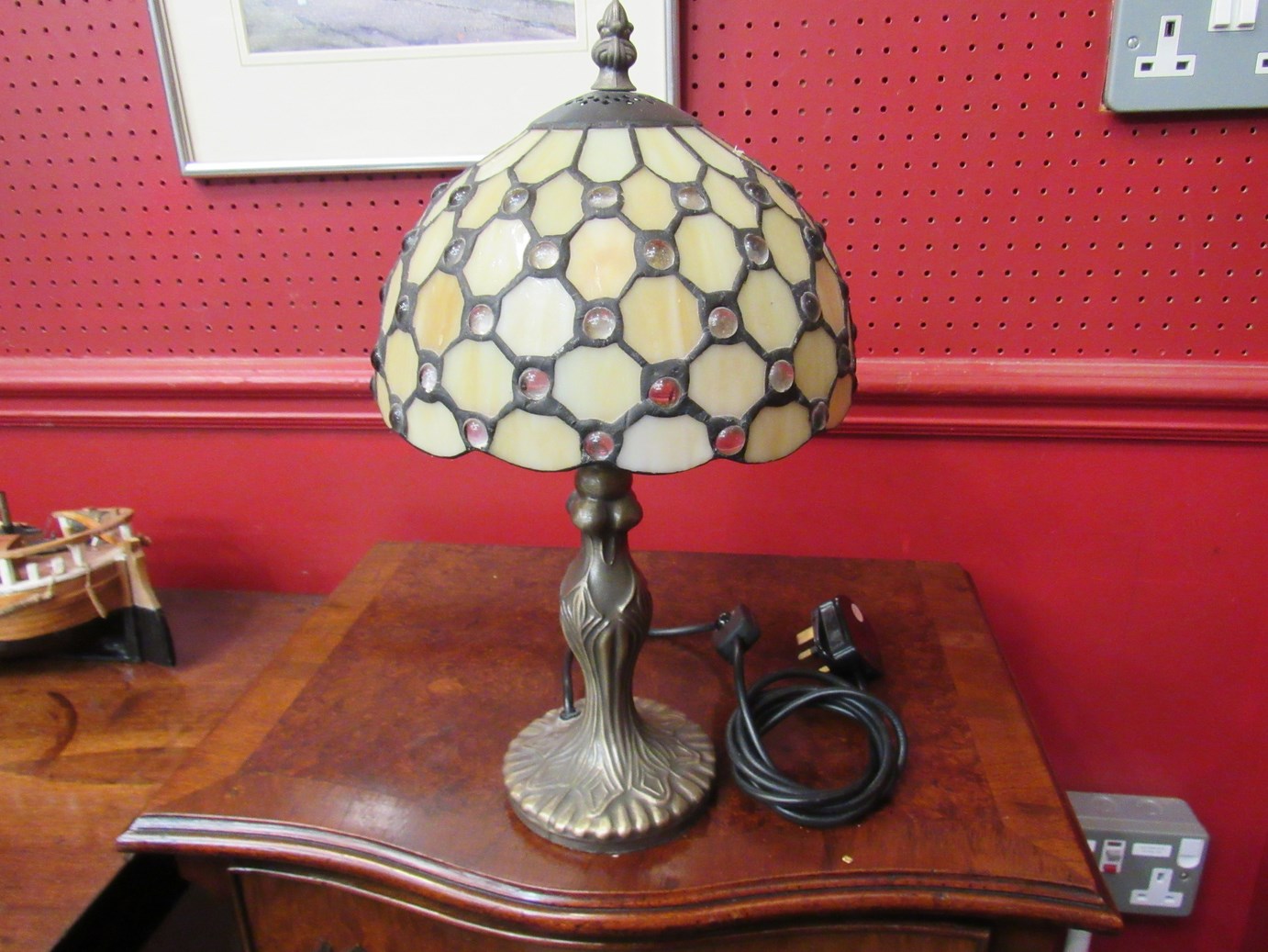 A modern Tiffany style table lamp, - Image 2 of 2