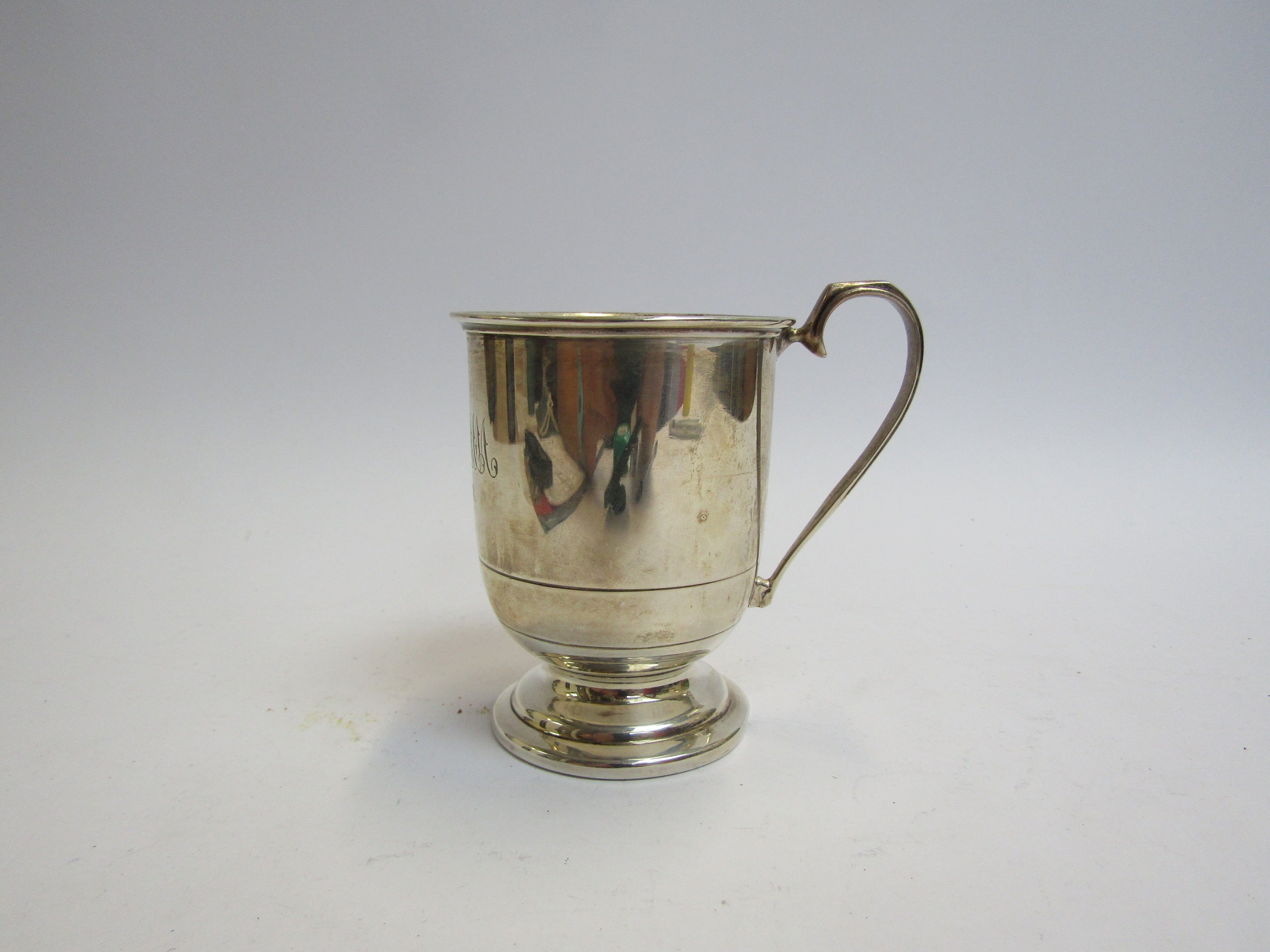 A silver Christening tankard engraved Meamm 1928, Chester 1926, 9cm tall, - Image 3 of 3