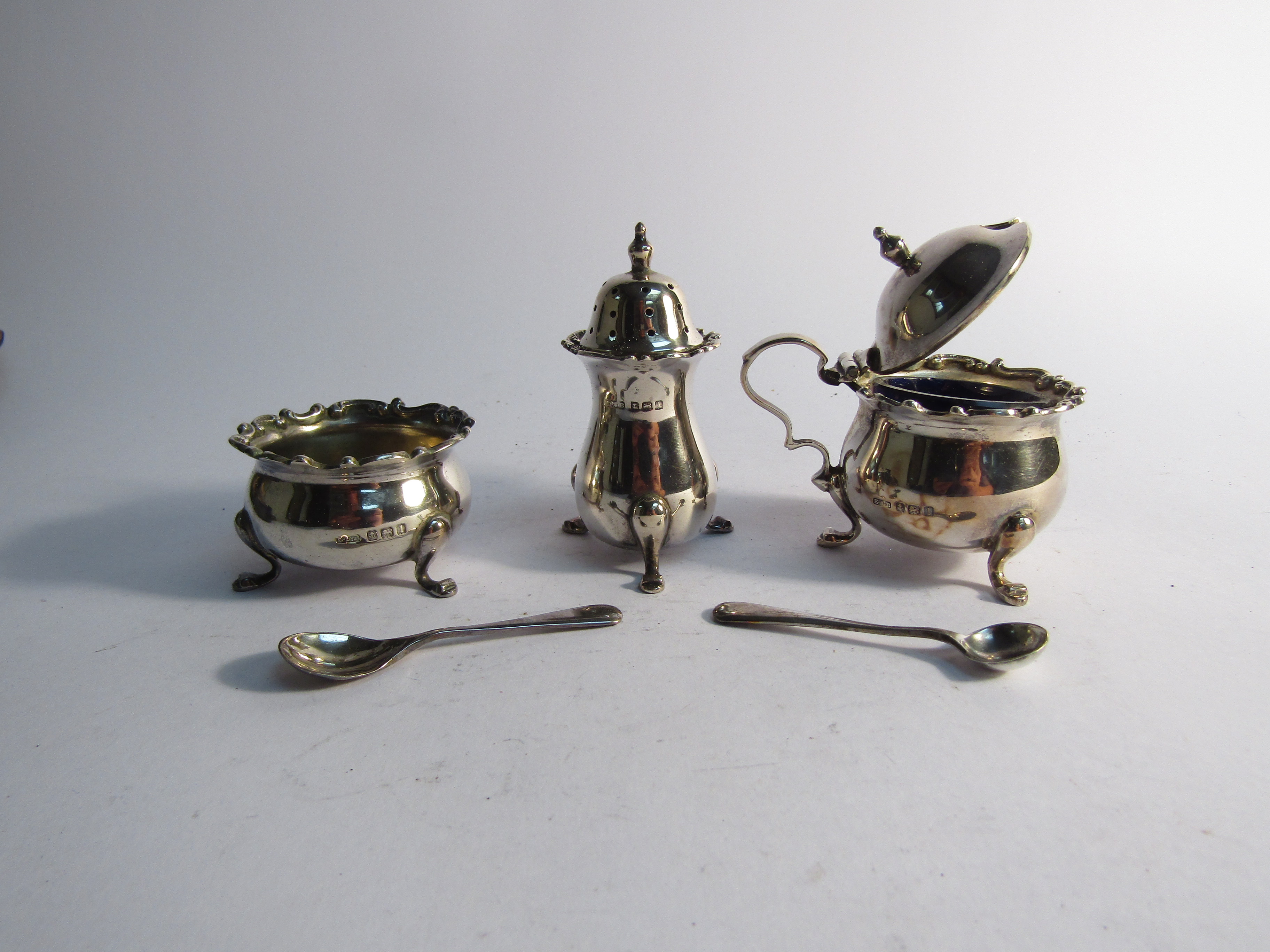 An E S Barnsley & Co 3 piece silver cruet set, box a/f, - Image 2 of 3