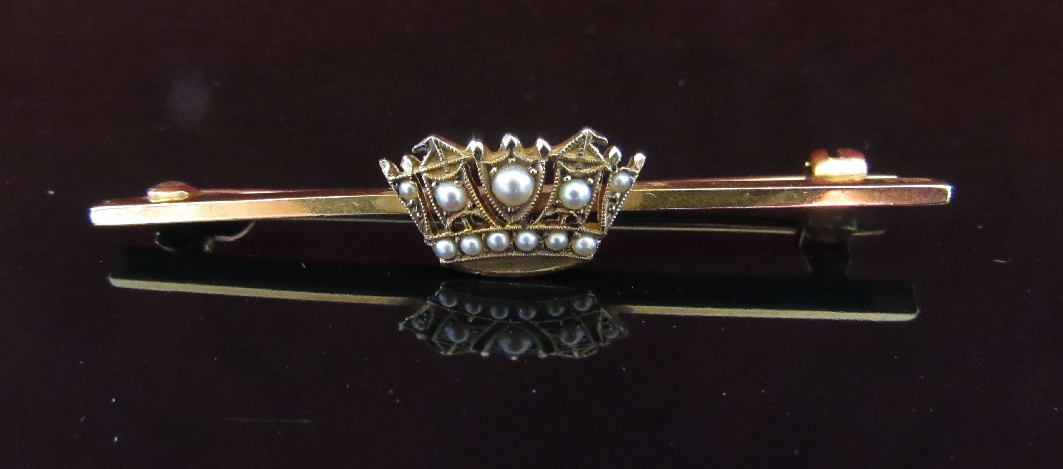 A 9ct gold seed pearl coronet bar brooch,