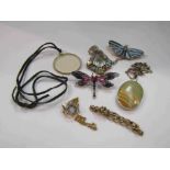 Mixed jewellery including insect brooches,