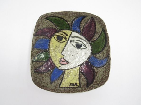 An Upsala Ekeby small Swedish art pottery dish designed by Mari Simmulson.