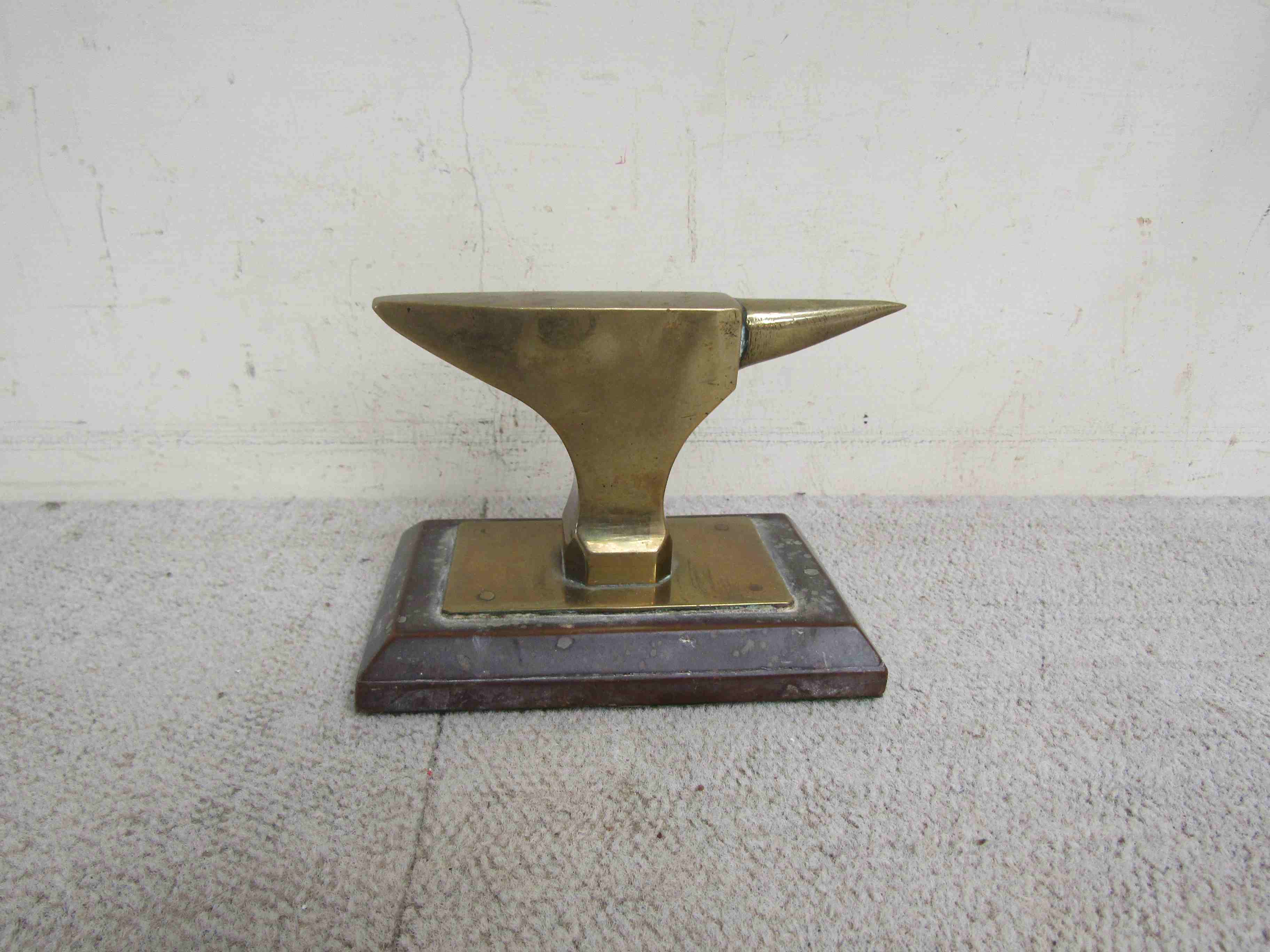 A brass anvil mascot mounted on a plinth - Image 2 of 2