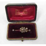 A gold bar brooch with old cut diamond set flower and diamond set terminals, 1ct total approx,