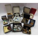 A quantity of costume jewellery including brooches,