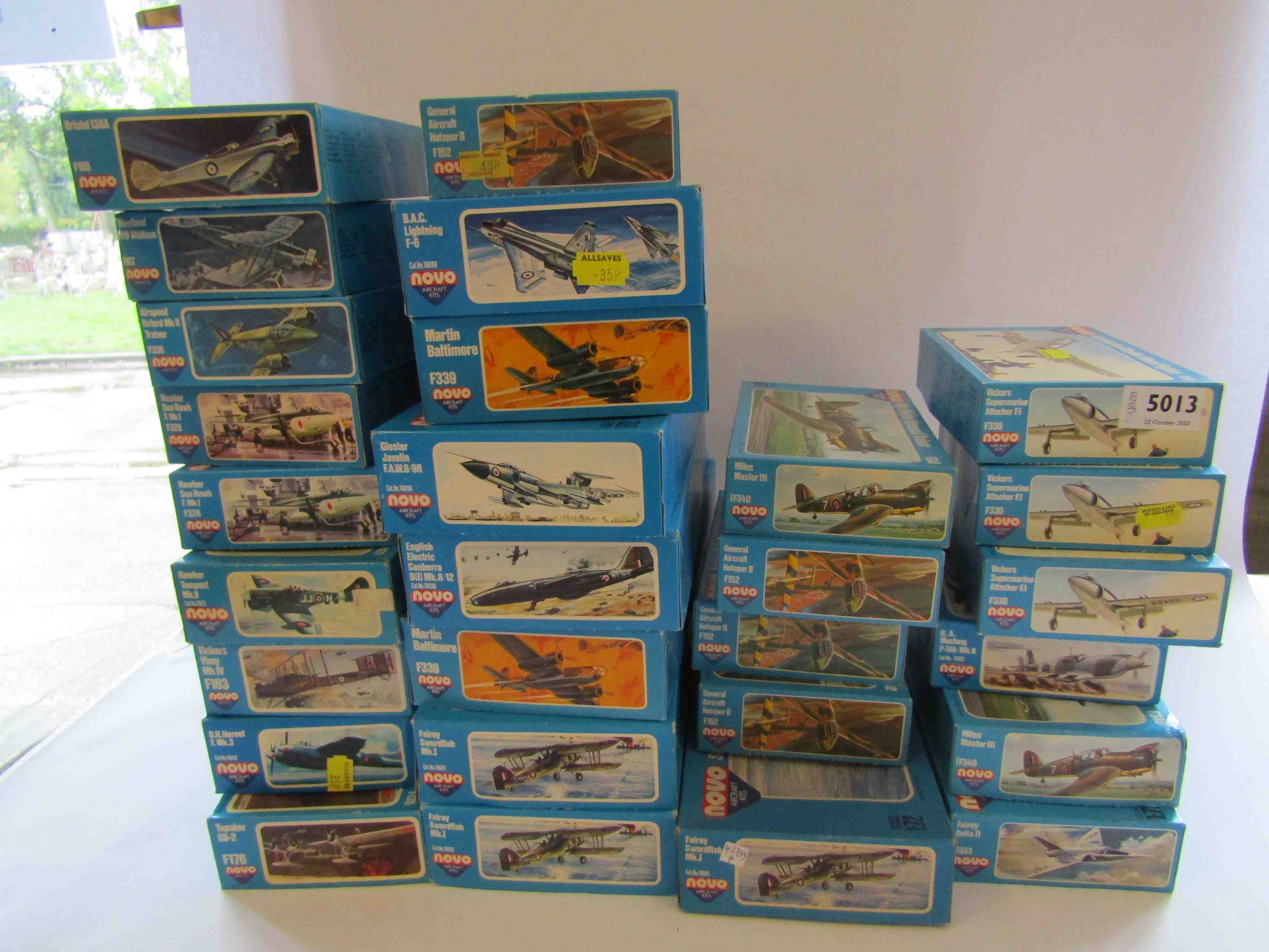 Twenty eight Novo 1:72 scale aircraft plastic model kits