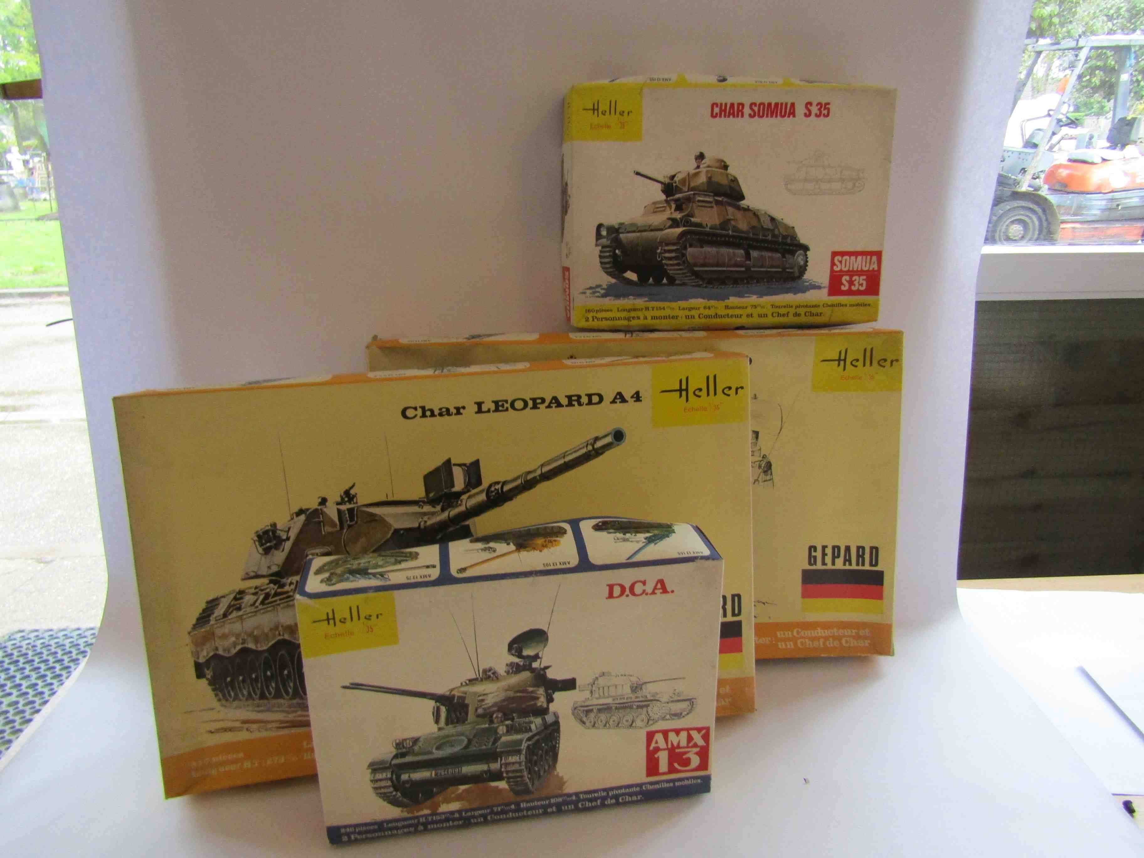 Five Heller 1:35 scale tank plastic model kits